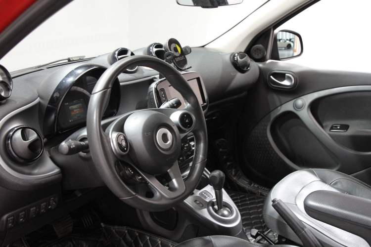 Used smart forfour 2016 0.9T 66 kW Pioneer Edition Interior 6