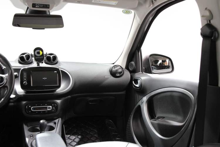 Used smart forfour 2016 0.9T 66 kW Pioneer Edition Interior 8
