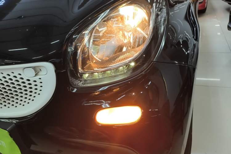 Used smart forfour 2016 1.0L 52 kW Passion Edition Left Front Headlight