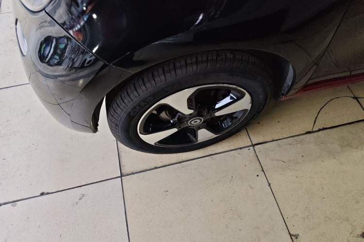 Used smart forfour 2016 1.0L 52 kW Passion Edition Left Front Wheel Hub