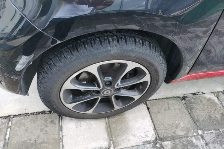 Used smart forfour 2016 1.0L 52 kW Passion Edition Left Front Wheel Hub