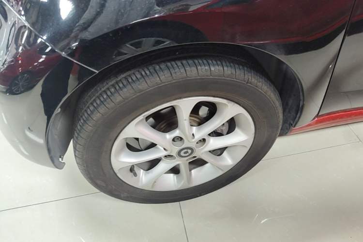 Used smart forfour 2016 1.0L 52 kW Dynamic Edition Left Front Wheel Hub