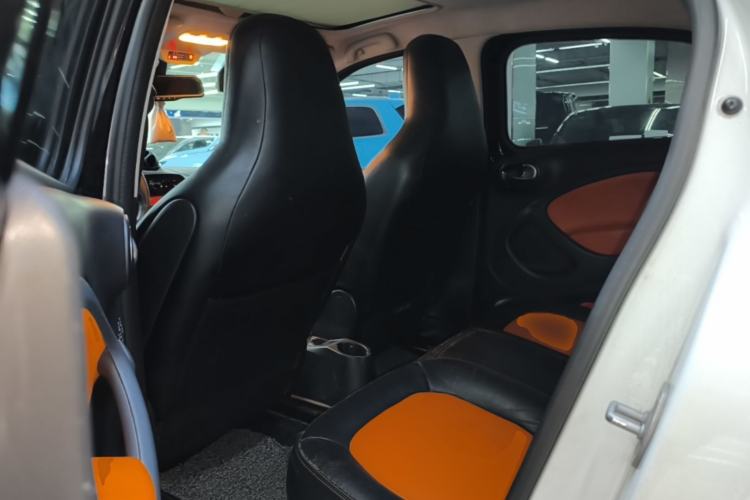 Used smart forfour 2016 1.0L 52 kW Passion Edition Left Rear Seat
