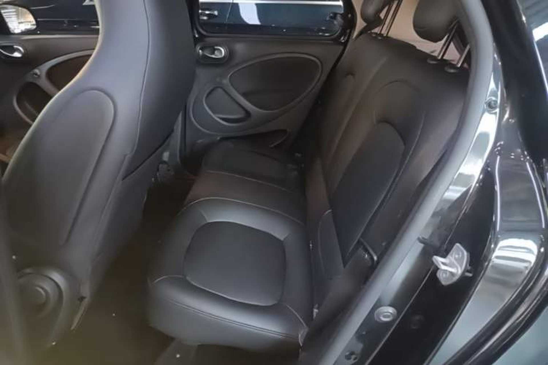 Used smart forfour 2016 1.0L 52 kW Passion Edition Left Rear Seat