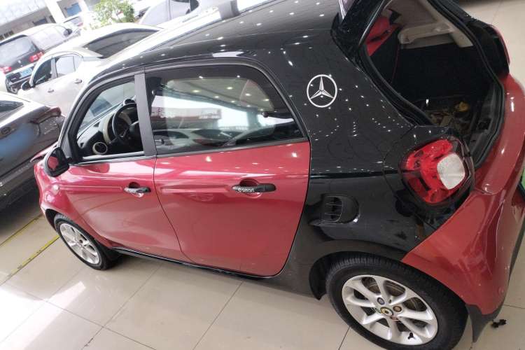 Used smart forfour 2016 1.0L 52 kW Dynamic Edition Left Side