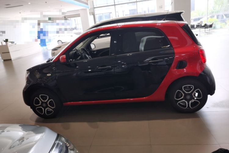 Used smart forfour 2016 0.9T 66 kW Pioneer Edition Left Side