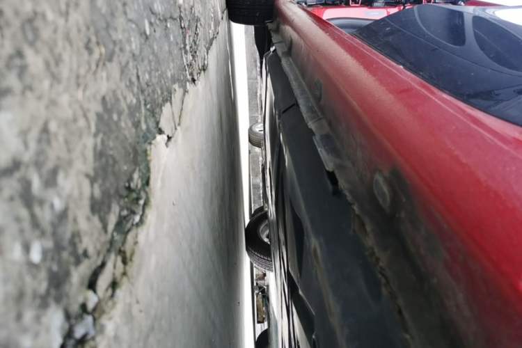 Used smart forfour 2016 1.0L 52 kW Passion Edition Left Side Sill