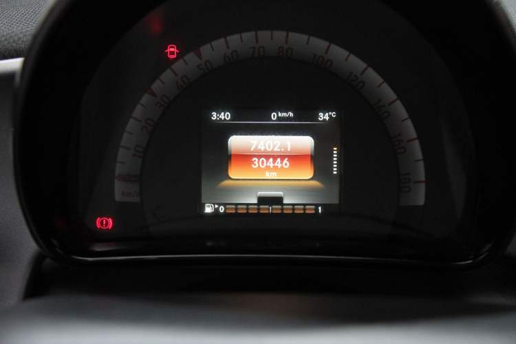 Used smart forfour 2016 0.9T 66 kW Pioneer Edition Odometer Close Up