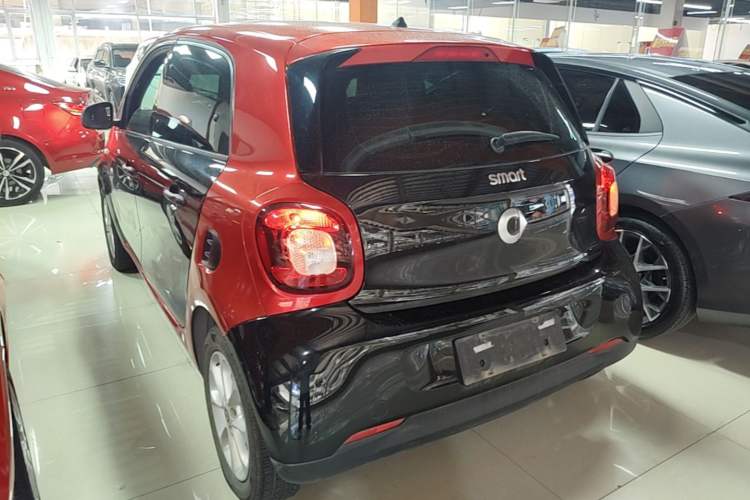 Used smart forfour 2016 1.0L 52 kW Dynamic Edition Rear Left 45 Deg