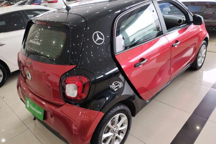 Used smart forfour 2016 1.0L 52 kW Dynamic Edition Rear Right 45 Deg