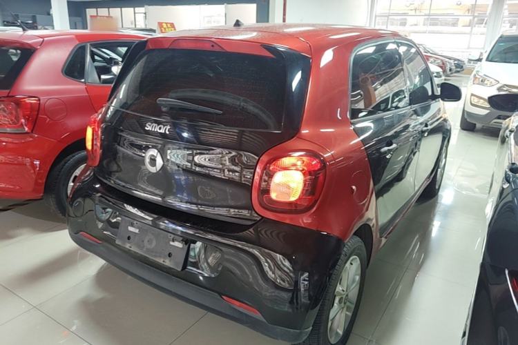 Used smart forfour 2016 1.0L 52 kW Dynamic Edition Rear Right 45 Deg