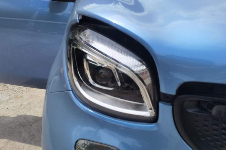 Used smart forfour 2016 1.0L 52 kW Dynamic Edition Right Front Headlight
