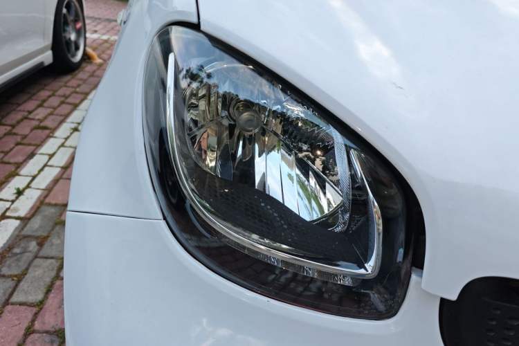 Used smart forfour 2016 1.0L 52 kW Dynamic Edition Right Front Headlight