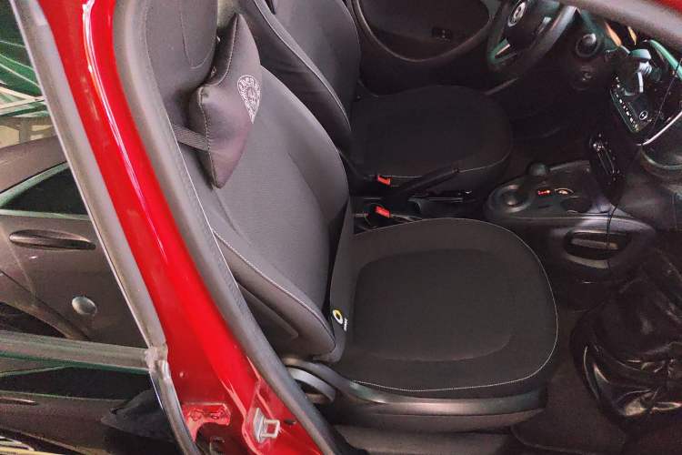 Used smart forfour 2016 1.0L 52 kW Passion Edition Right Front Seat
