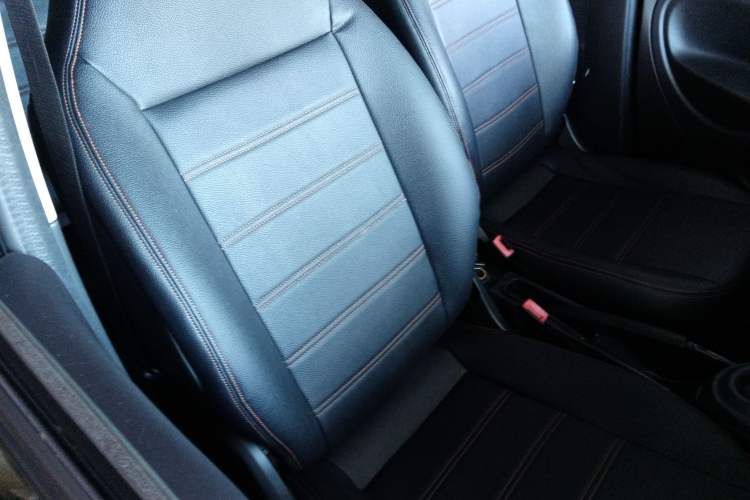 Used smart forfour 2016 1.0L 52 kW Dynamic Edition Right Front Seat
