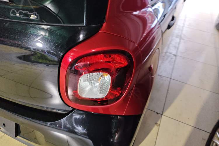Used smart forfour 2016 1.0L 52 kW Passion Edition Right Rear Taillight