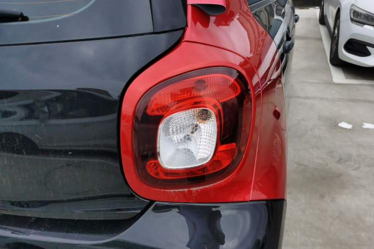 Used smart forfour 2016 1.0L 52 kW Passion Edition Right Rear Taillight