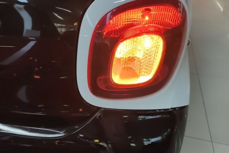 Used smart forfour 2016 1.0L 52 kW Passion Edition Right Rear Taillight