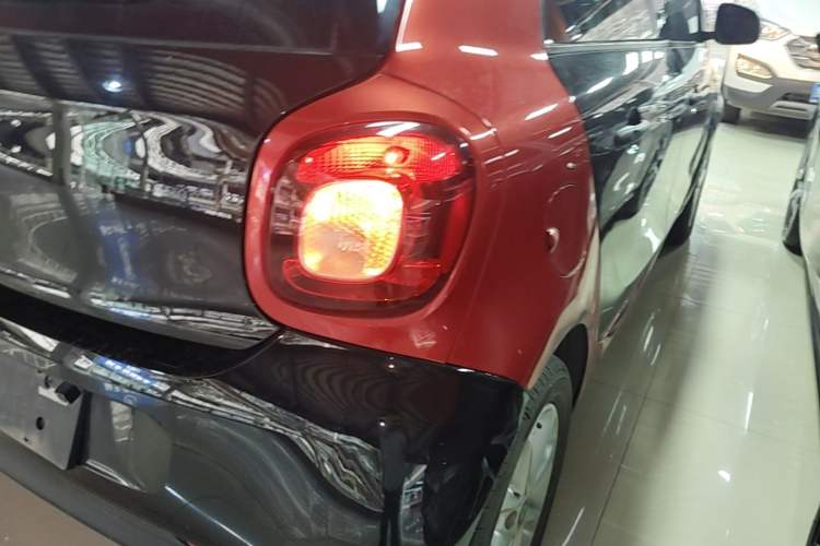 Used smart forfour 2016 1.0L 52 kW Dynamic Edition Right Rear Taillight