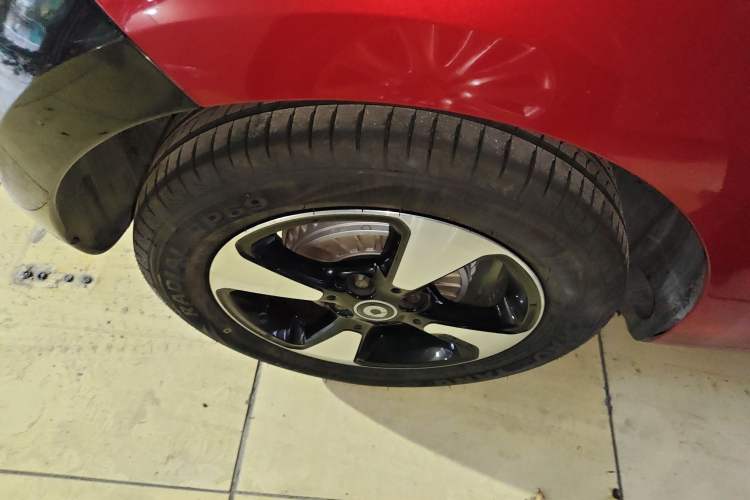 Used smart forfour 2016 1.0L 52 kW Passion Edition Right Rear Wheel Hub