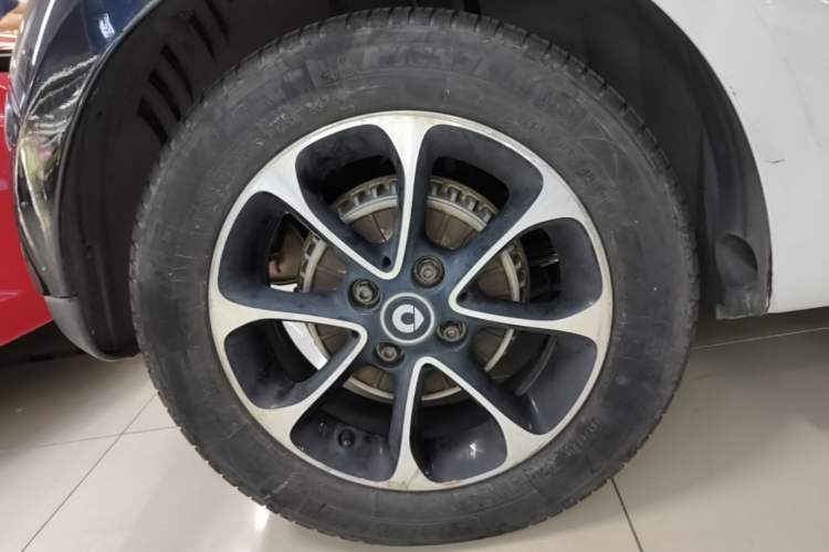 Used smart forfour 2016 1.0L 52 kW Passion Edition Right Rear Wheel Hub