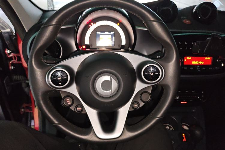 Used smart forfour 2016 1.0L 52 kW Passion Edition Steering Wheel