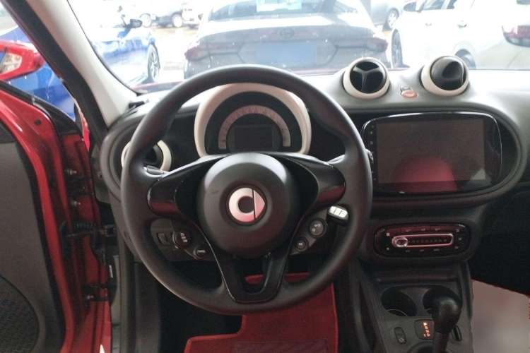Used smart forfour 2016 1.0L 52 kW Dynamic Edition Steering Wheel