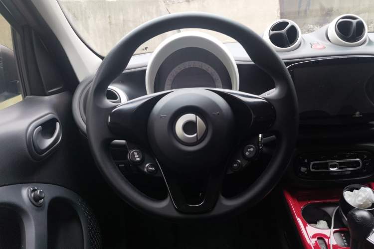 Used smart forfour 2016 1.0L 52 kW Dynamic Edition Steering Wheel