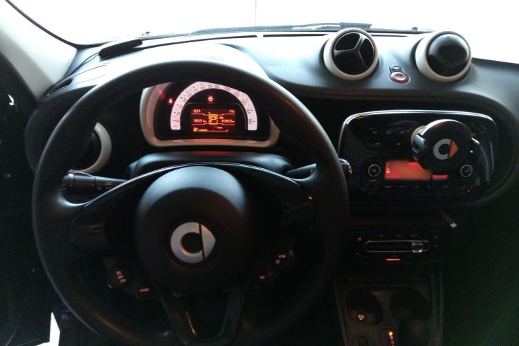 Used smart forfour 2016 1.0L 52 kW Dynamic Edition Steering Wheel