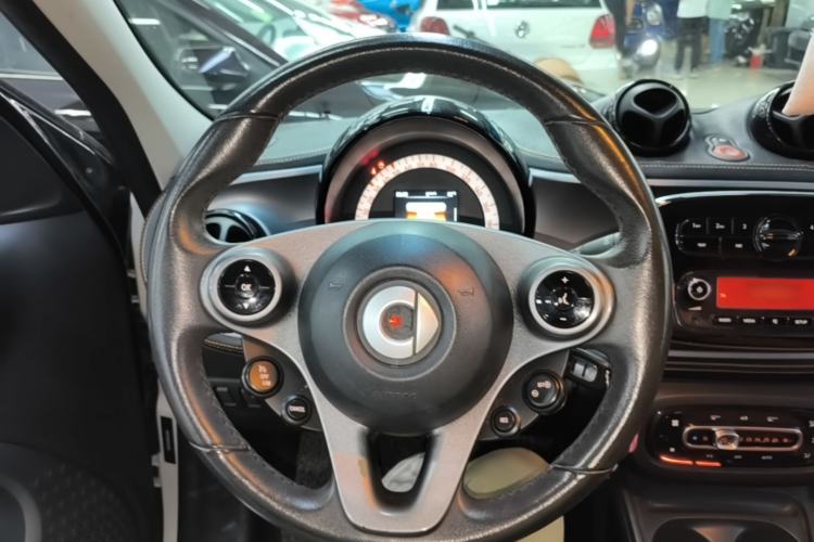 Used smart forfour 2016 1.0L 52 kW Passion Edition Steering Wheel