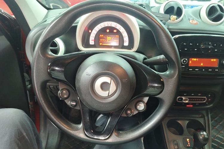 Used smart forfour 2016 1.0L 52 kW Dynamic Edition Steering Wheel