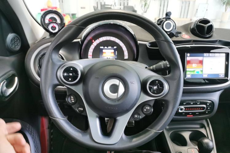 Used smart forfour 2016 0.9T 66 kW Pioneer Edition Steering Wheel