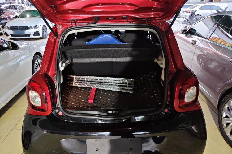 Used smart forfour 2016 1.0L 52 kW Passion Edition Trunk