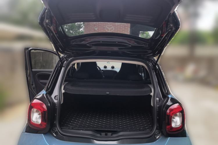Used smart forfour 2016 1.0L 52 kW Dynamic Edition Trunk