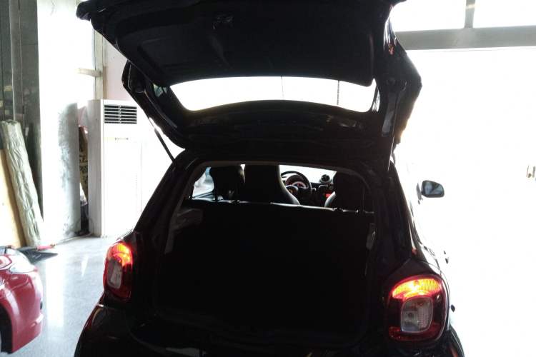 Used smart forfour 2016 1.0L 52 kW Dynamic Edition Trunk