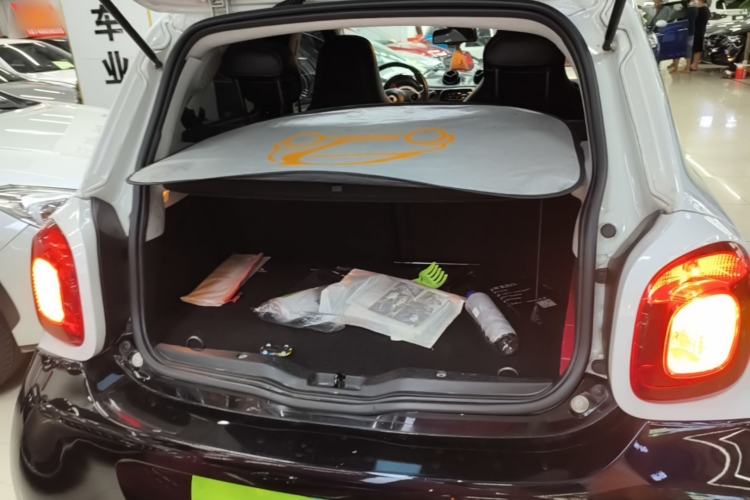 Used smart forfour 2016 1.0L 52 kW Passion Edition Trunk