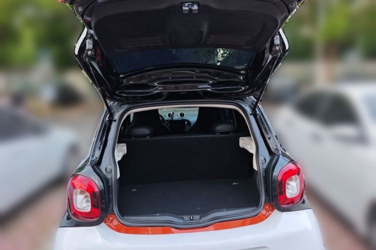 Used smart forfour 2016 1.0L 52 kW Dynamic Edition Trunk