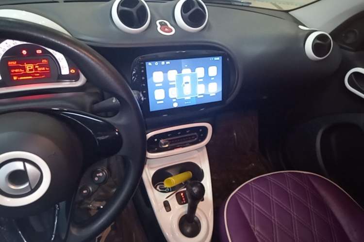 Used smart forfour 2016 1.0L 52 kW Dynamic Edition Audio And AC Panel