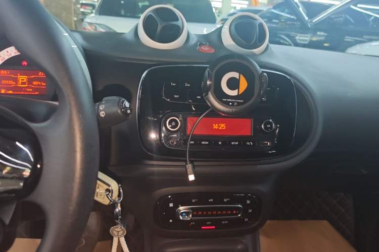 Used smart forfour 2016 1.0L 52 kW Dynamic Edition Audio And AC Panel