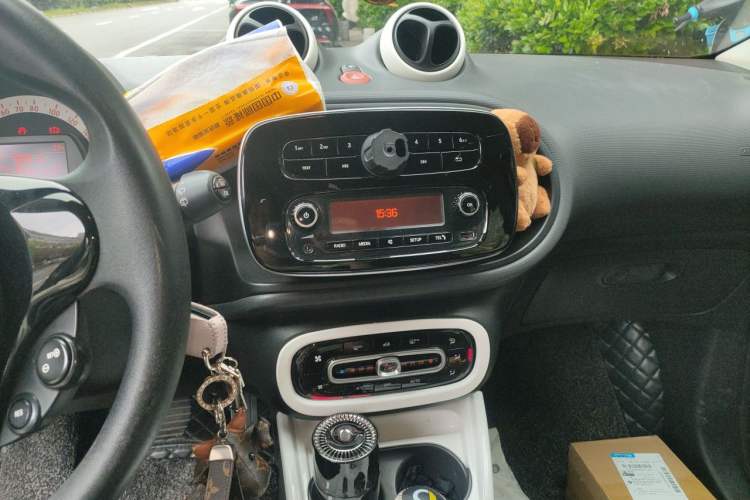 Used smart forfour 2016 1.0L 52 kW Dynamic Edition Audio And AC Panel