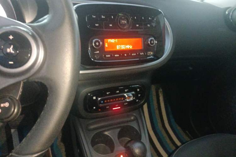 Used smart forfour 2016 1.0L 52 kW Passion Edition Audio And AC Panel