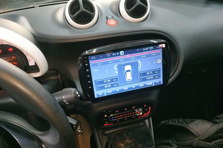 Used smart forfour 2016 1.0L 52 kW Dynamic Edition Audio And AC Panel