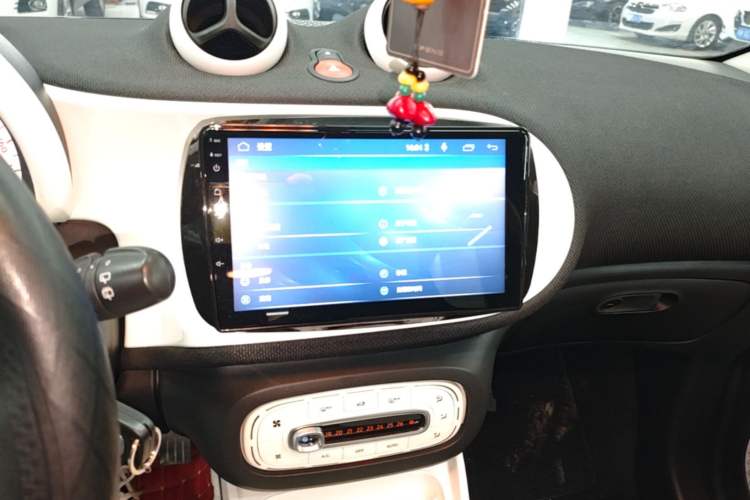 Used smart forfour 2016 1.0L 52 kW Passion Edition Audio And AC Panel