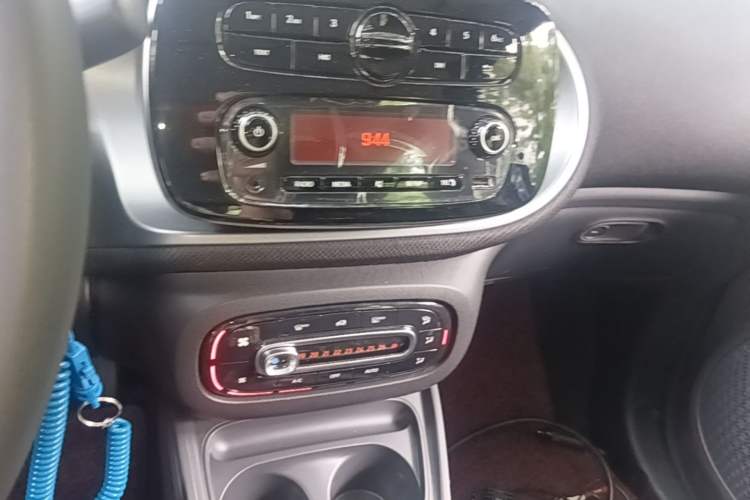 Used smart forfour 2016 1.0L 52 kW Passion Edition Audio And AC Panel