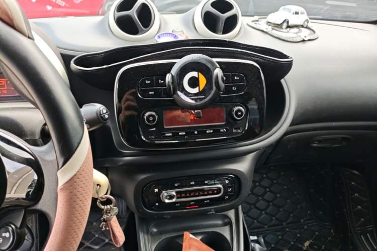 Used smart forfour 2016 1.0L 52 kW Dynamic Edition Audio And AC Panel