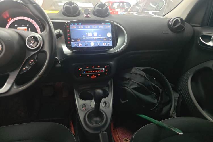 Used smart forfour 2016 1.0L 52 kW Passion Edition Audio And AC Panel