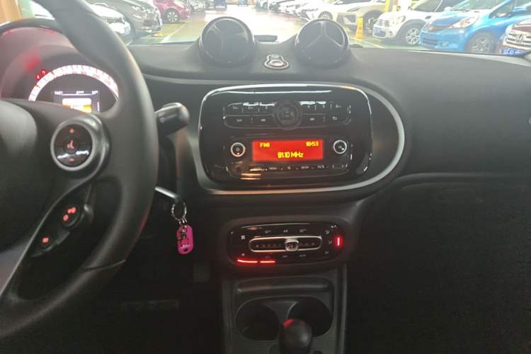 Used smart forfour 2016 1.0L 52 kW Passion Edition Audio And AC Panel
