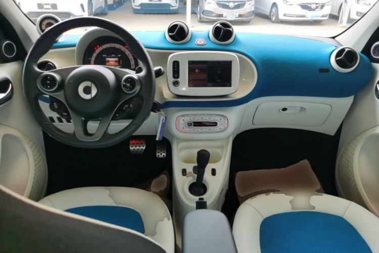 Used smart forfour 2016 0.9T 66 kW Ultimate Edition Center Console