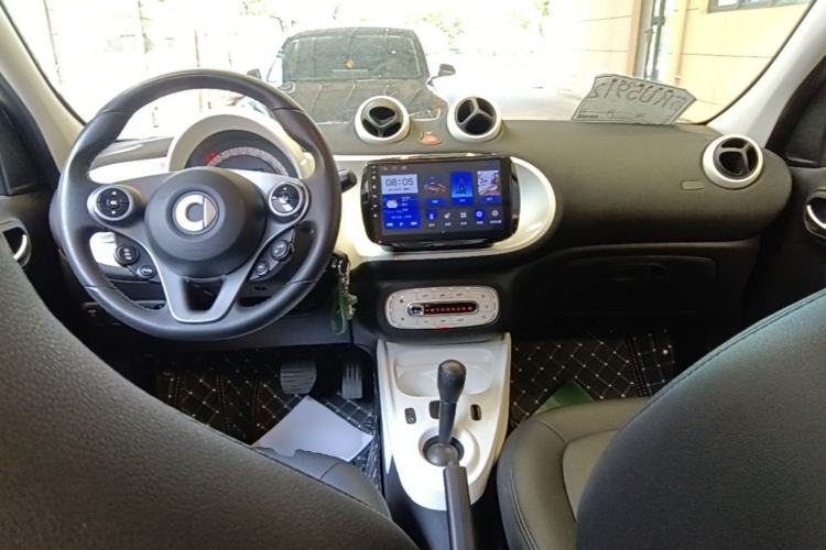 Used smart forfour 2016 1.0L 52 kW Passion Edition Center Console