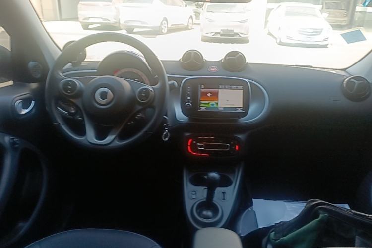 Used smart forfour 2016 0.9T 66 kW Pioneer Edition Center Console